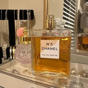 Chanel N•5 perfume